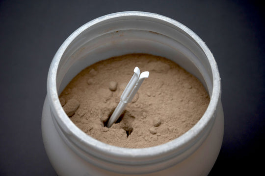 scoopless scoopjack set in chocolate whey protein powder
