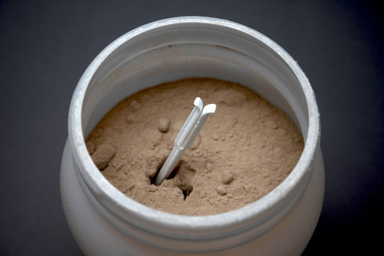 scoopless scoopjack set in chocolate whey protein powder 